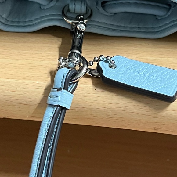 Coach Blue Round Wristlet F56581 F1780 - Picture 7 of 11